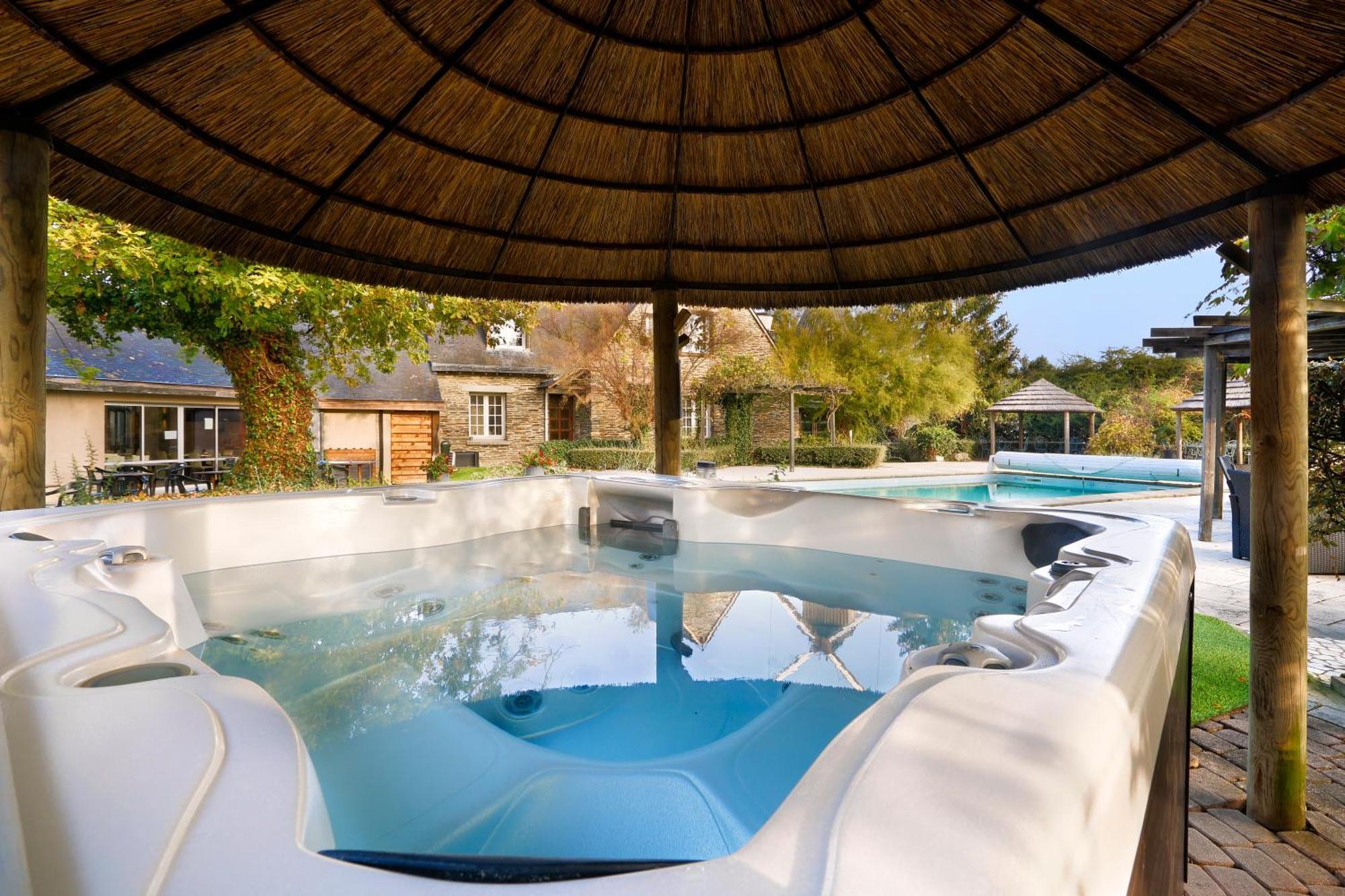 Logis Domaine Du Moulin Cavier Hotel Avrillé Eksteriør billede