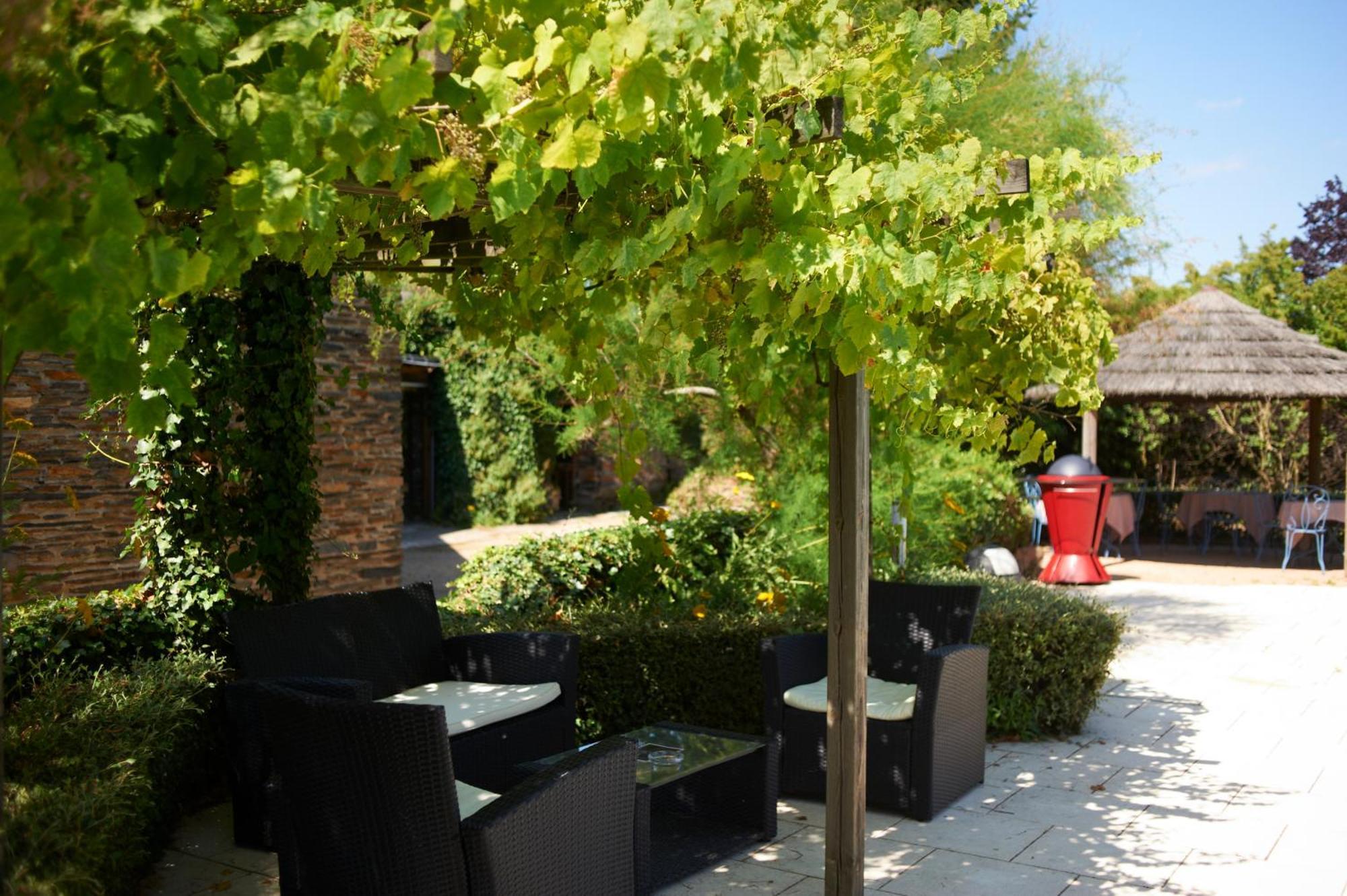 Logis Domaine Du Moulin Cavier Hotel Avrillé Eksteriør billede