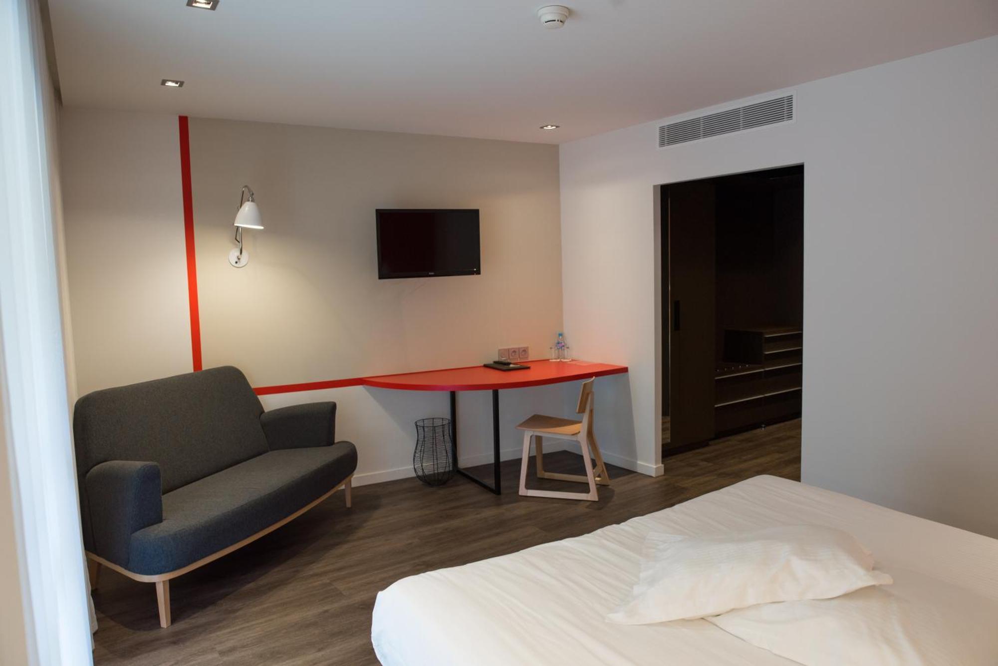 Logis Domaine Du Moulin Cavier Hotel Avrillé Eksteriør billede