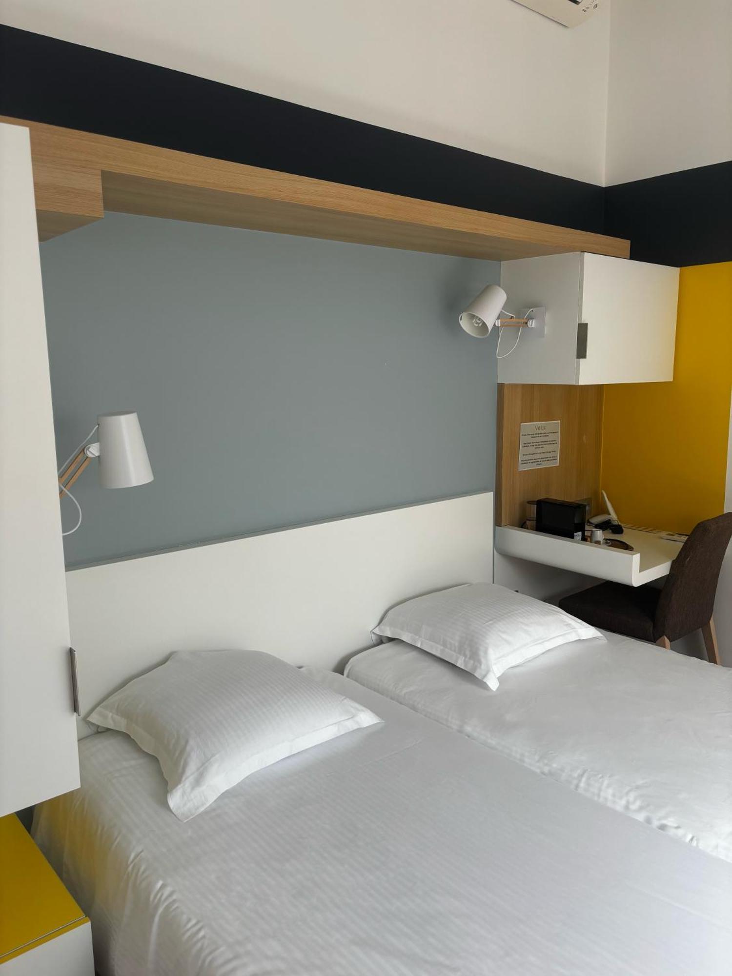 Logis Domaine Du Moulin Cavier Hotel Avrillé Eksteriør billede
