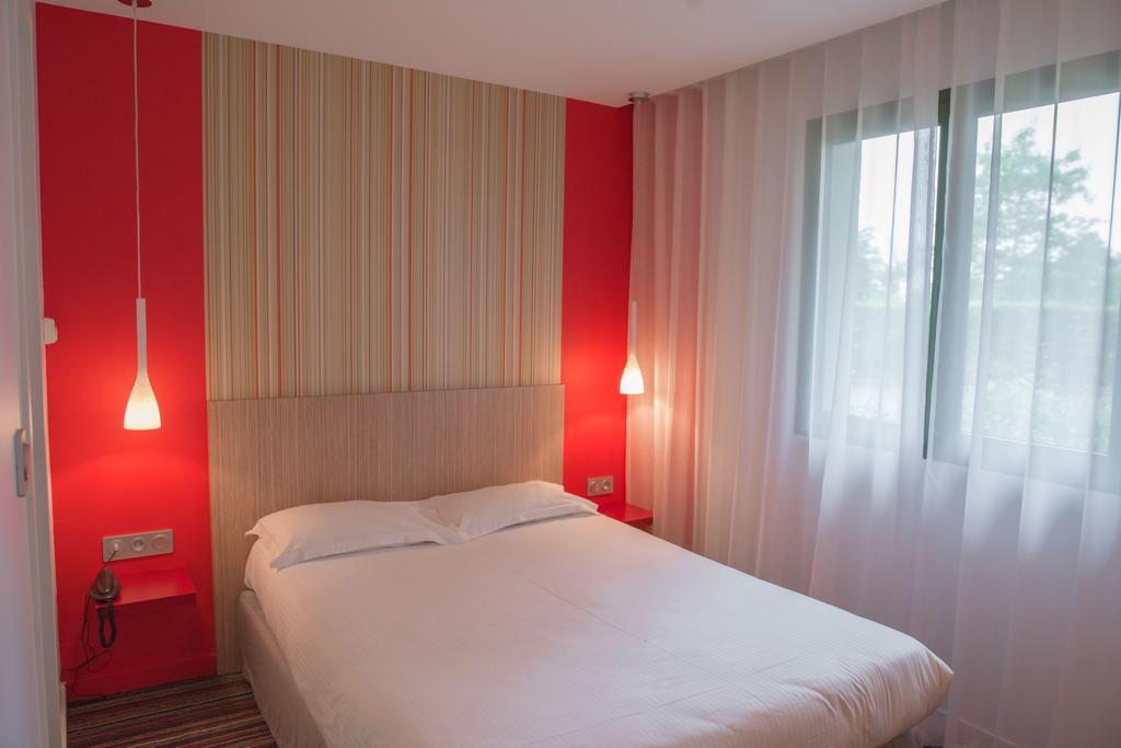 Logis Domaine Du Moulin Cavier Hotel Avrillé Eksteriør billede
