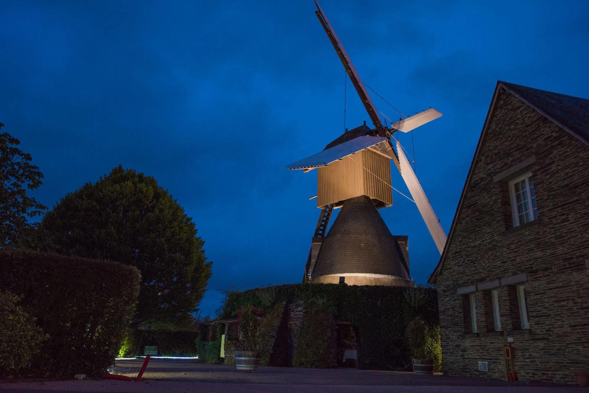 Logis Domaine Du Moulin Cavier Hotel Avrillé Eksteriør billede